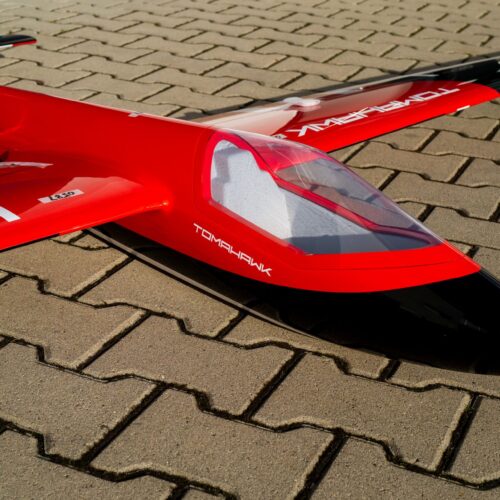 Rumpf und Kabinenhaube des Tomahawk KOBUZ Carbon in Rot-Schwarz