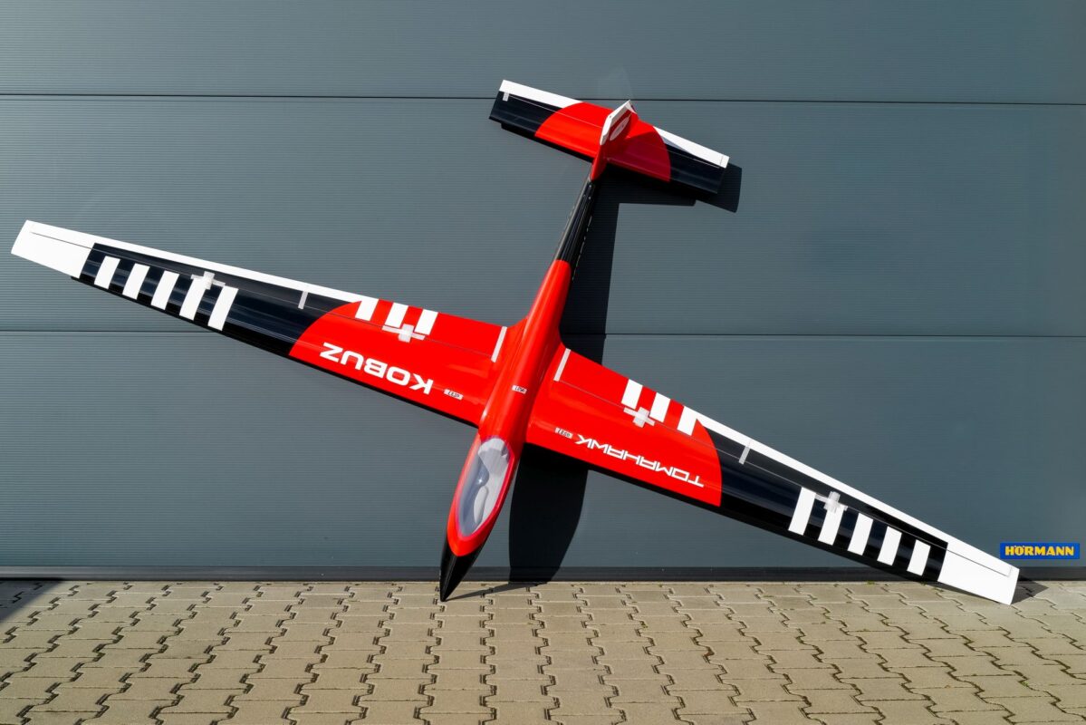 Tomahawk KOBUZ Carbon 3,20 m Kunstflugsegler in Rot-Schwarz